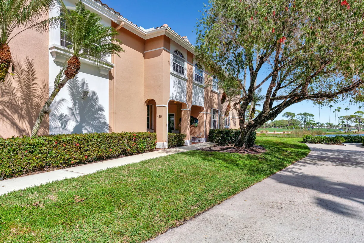 South Florida Real Estate | View 125 Legendary Circle | 3 Beds, 2 Baths