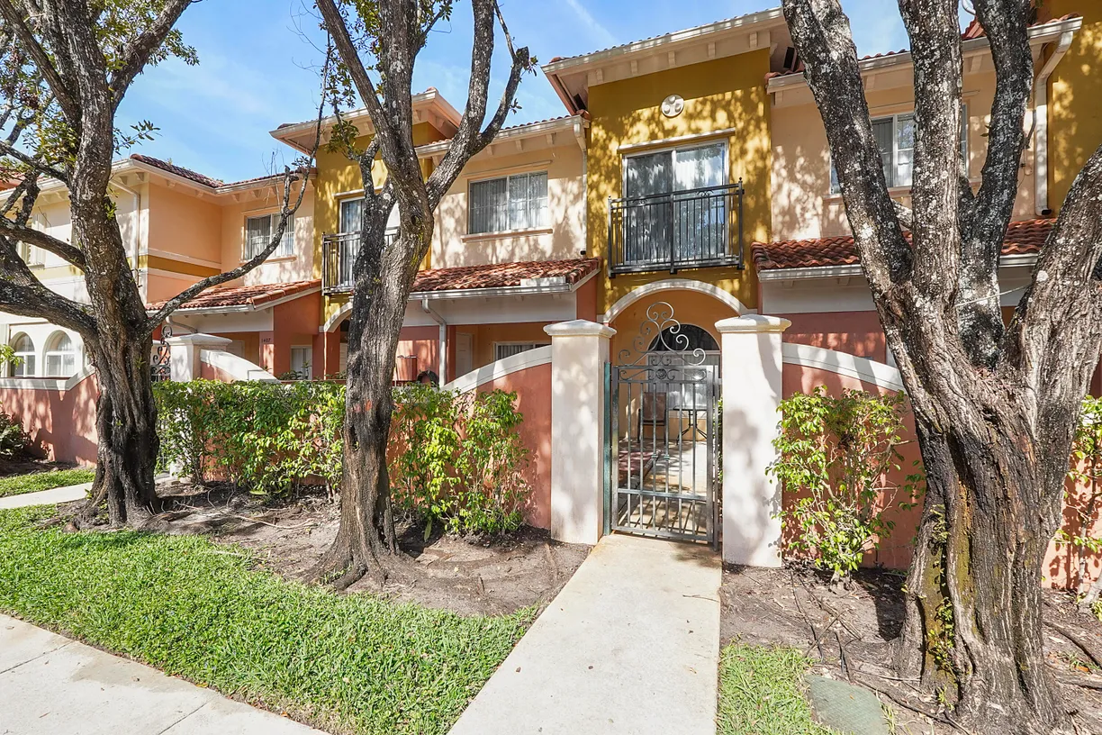 South Florida Real Estate | View 1406 S Santa Catalina Circle | Listing