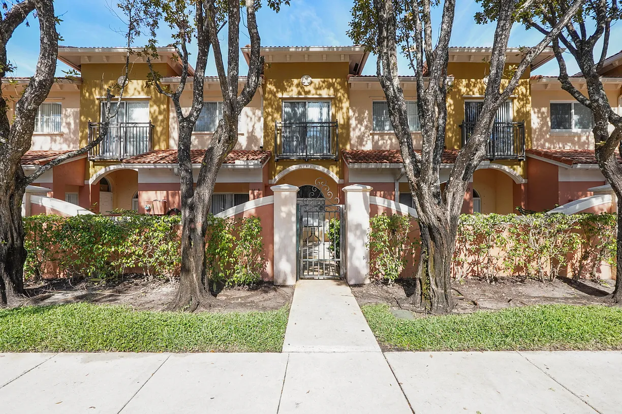 South Florida Real Estate | View 1406 S Santa Catalina Circle | Listing