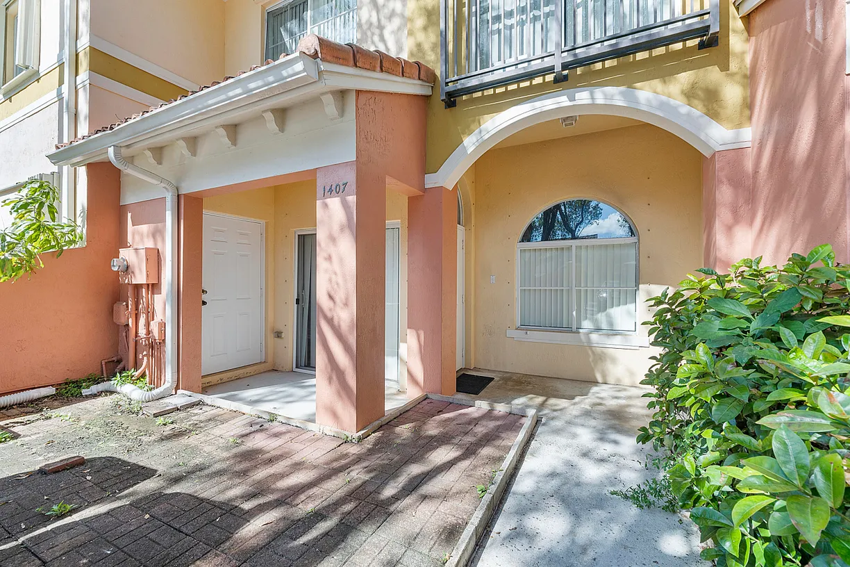 South Florida Real Estate | View 1407 S Santa Catalina Circle | Listing