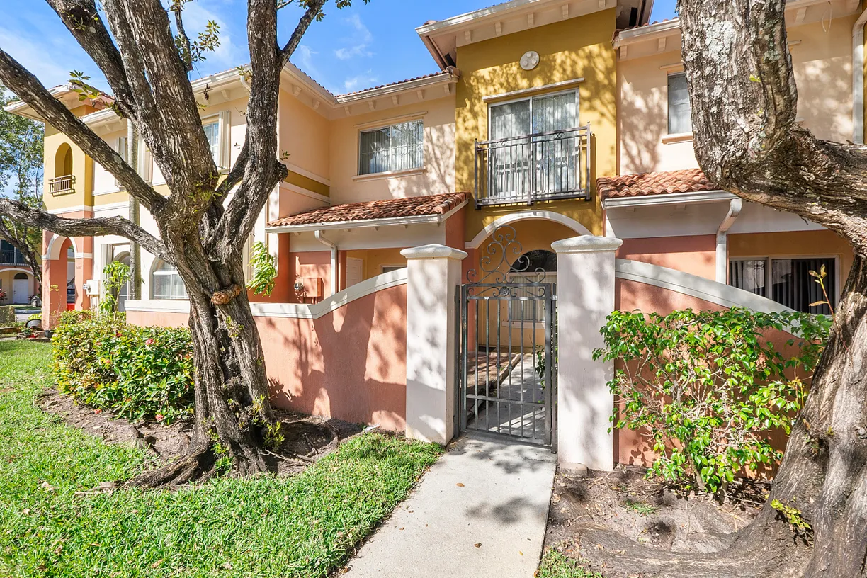 South Florida Real Estate | View 1407 S Santa Catalina Circle | Listing