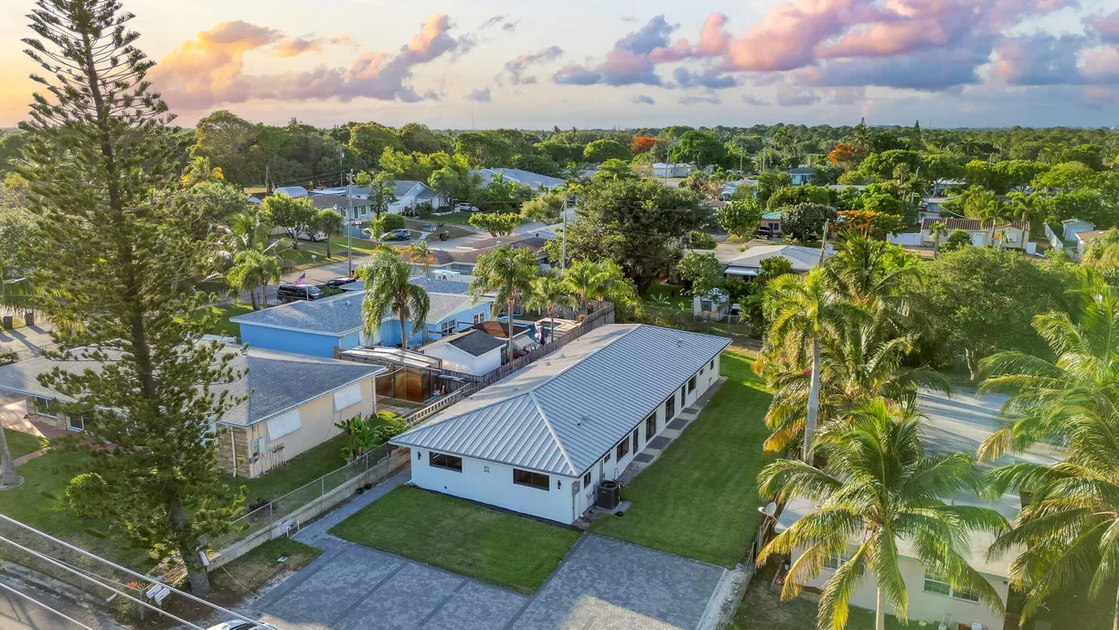 South Florida Real Estate | View 303/305 De Carie Street
