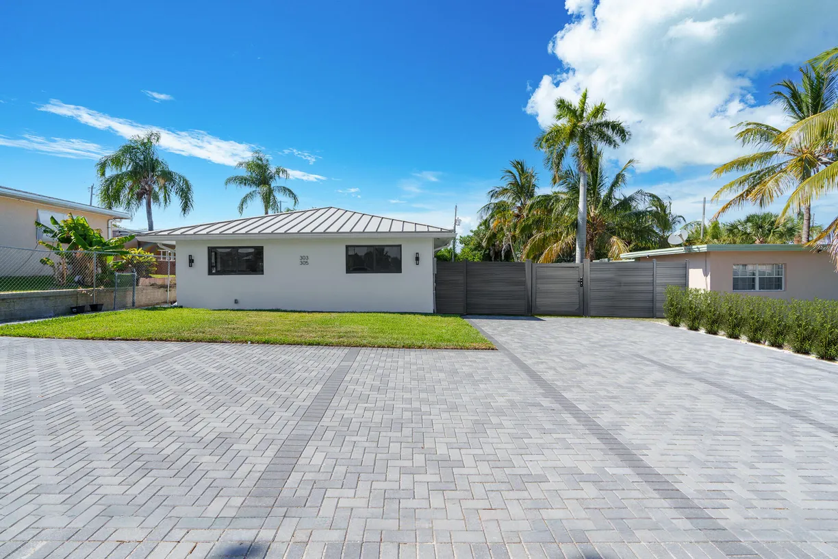 South Florida Real Estate | View 303/305 De Carie Street | Listing