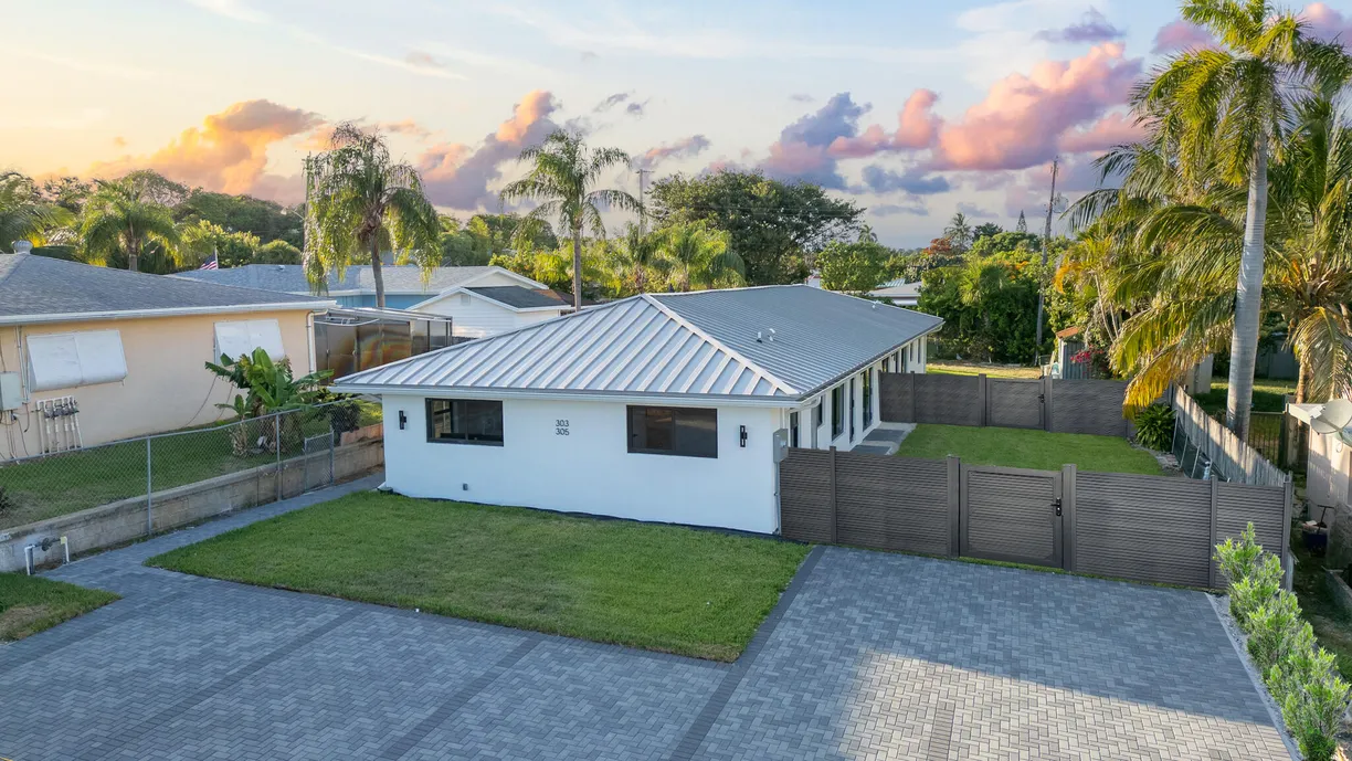 South Florida Real Estate | View 303/305 De Carie Street