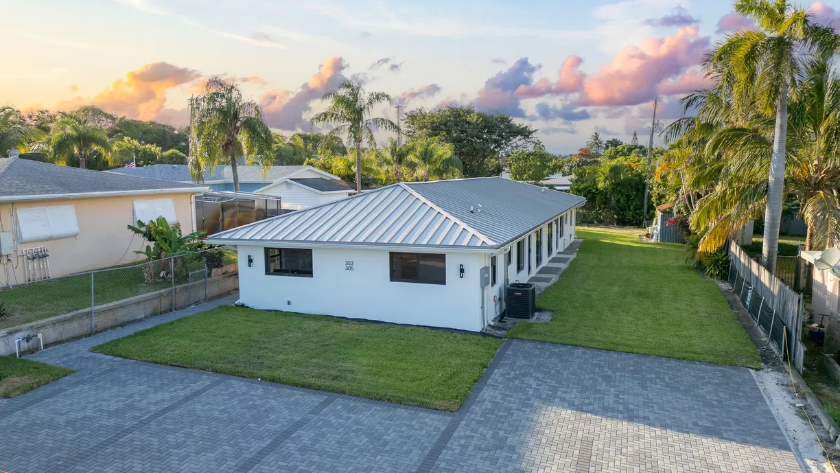 South Florida Real Estate | View 303/305 De Carie Street | Listing
