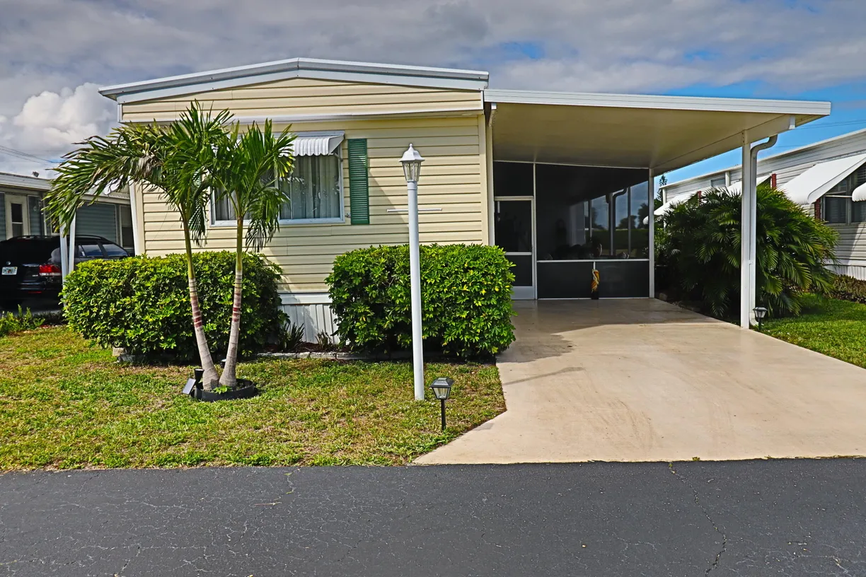 South Florida Real Estate | View 16009 Fontein Bay | 2 Beds, 2 Baths