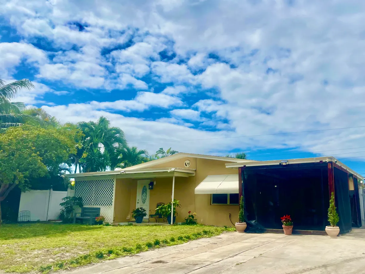 South Florida Real Estate | View 913 S 11th Street | Listing