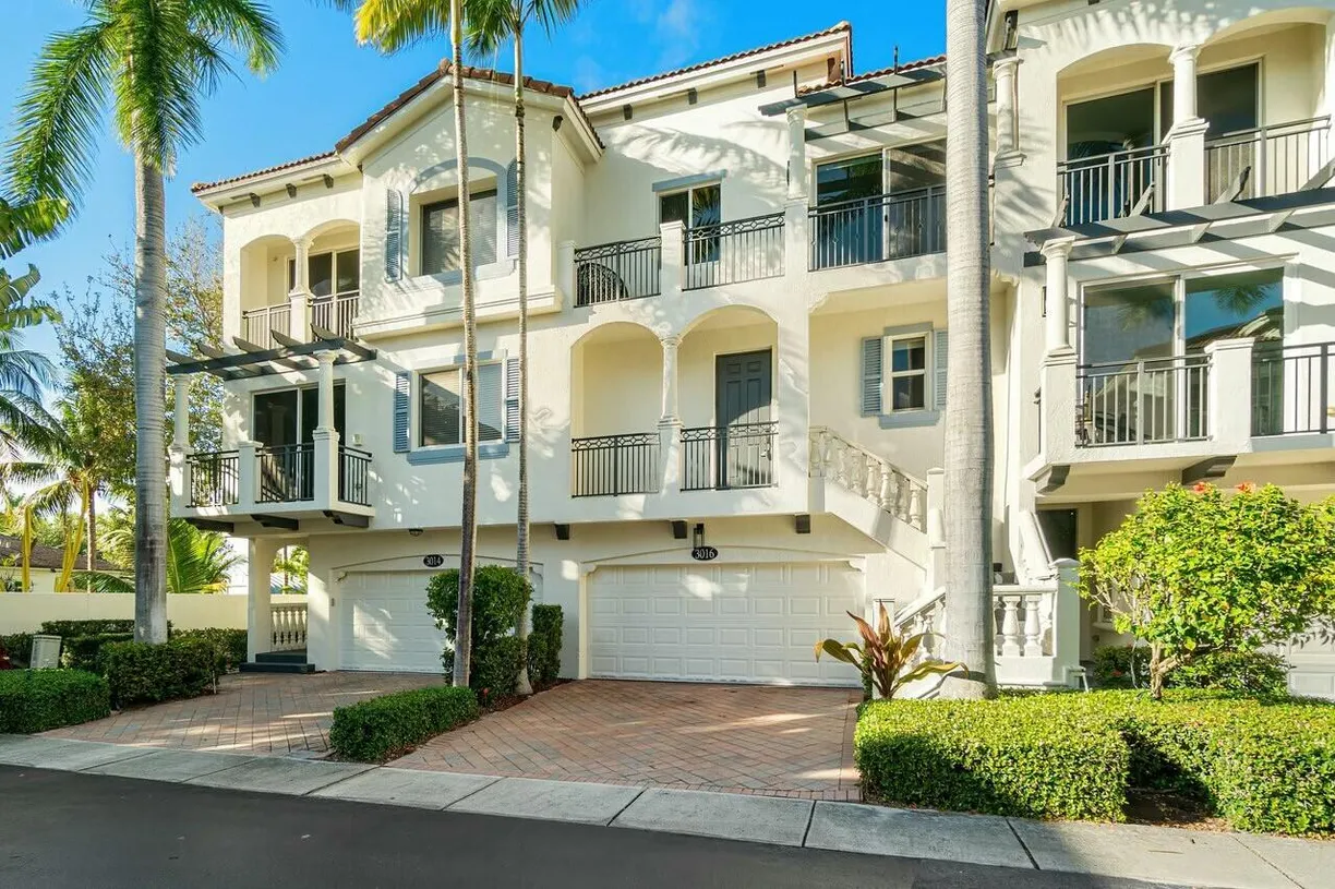 South Florida Real Estate | View 3016 Waterside Circle | 3 Beds, 3 Baths
