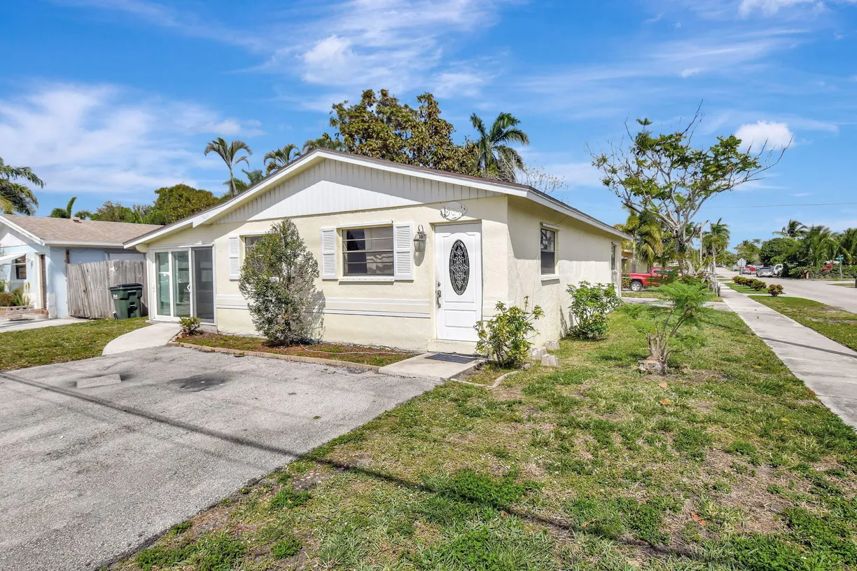 South Florida Real Estate | View 601 SW 10th Street | Listing
