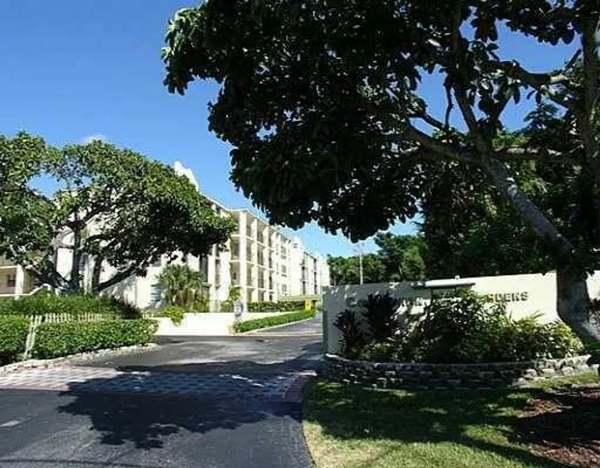 South Florida Real Estate | View 501 SW 11th Place, 412 | 3 Beds, 2 Baths
