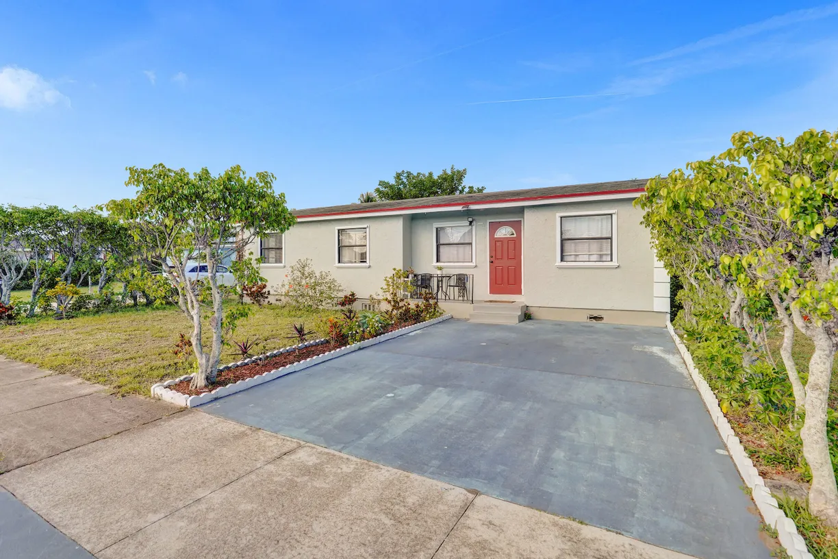 South Florida Real Estate | View 816 SW 5th Avenue | 3 Beds, 1 Bath