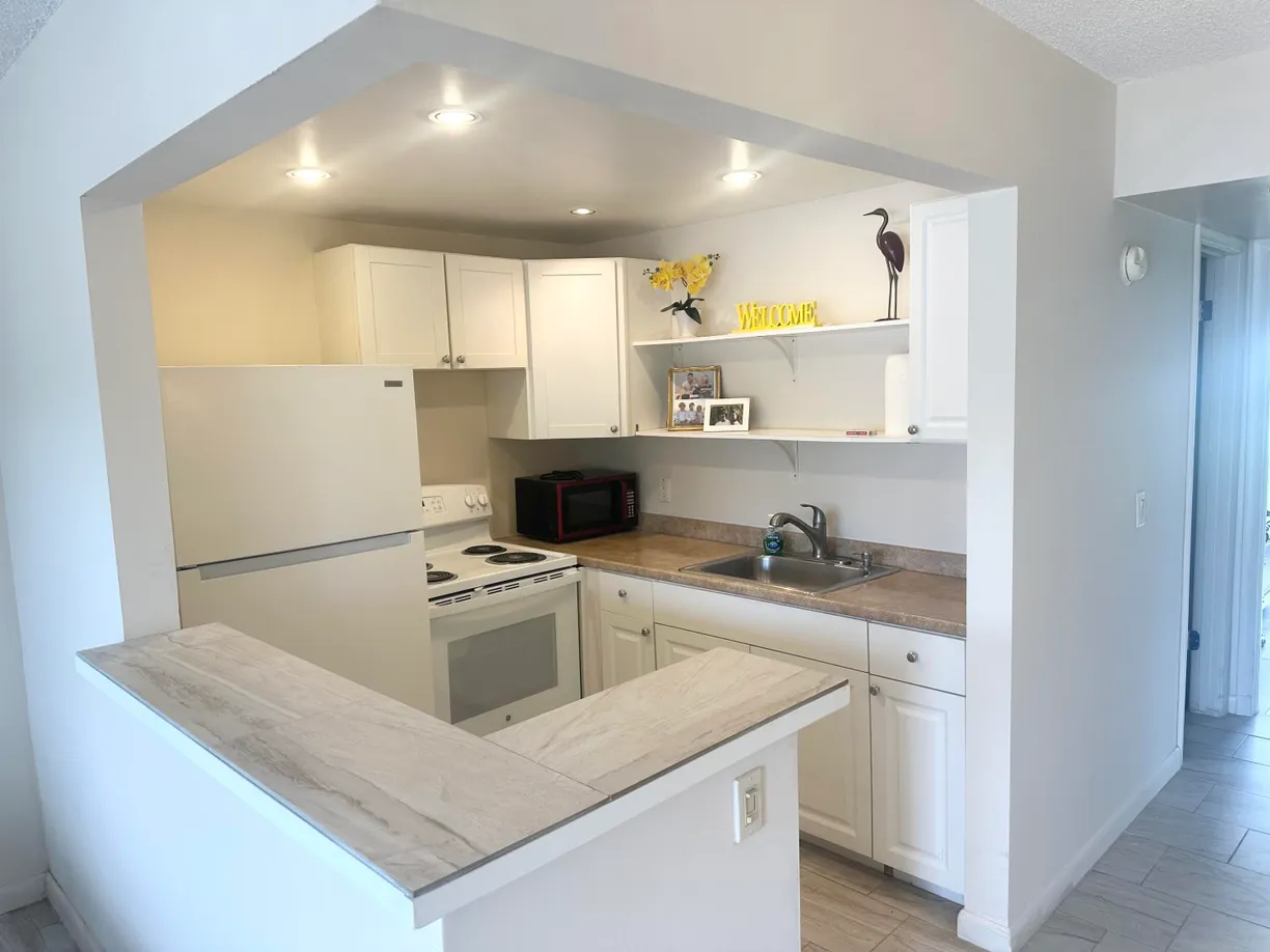 South Florida Real Estate | View 299 Camden, M | 1 Bed, 1 Bath