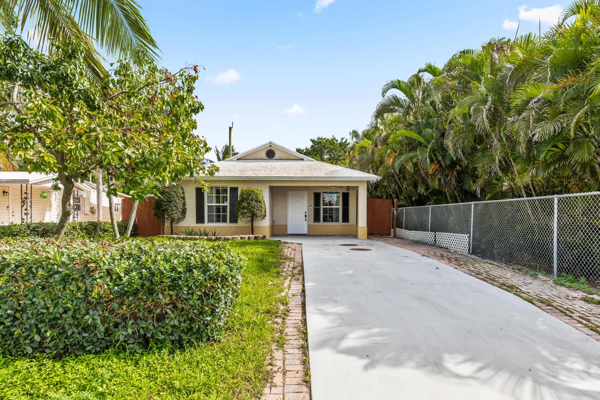 South Florida Real Estate | View 1056 Peak Road | 3 Beds, 2 Baths