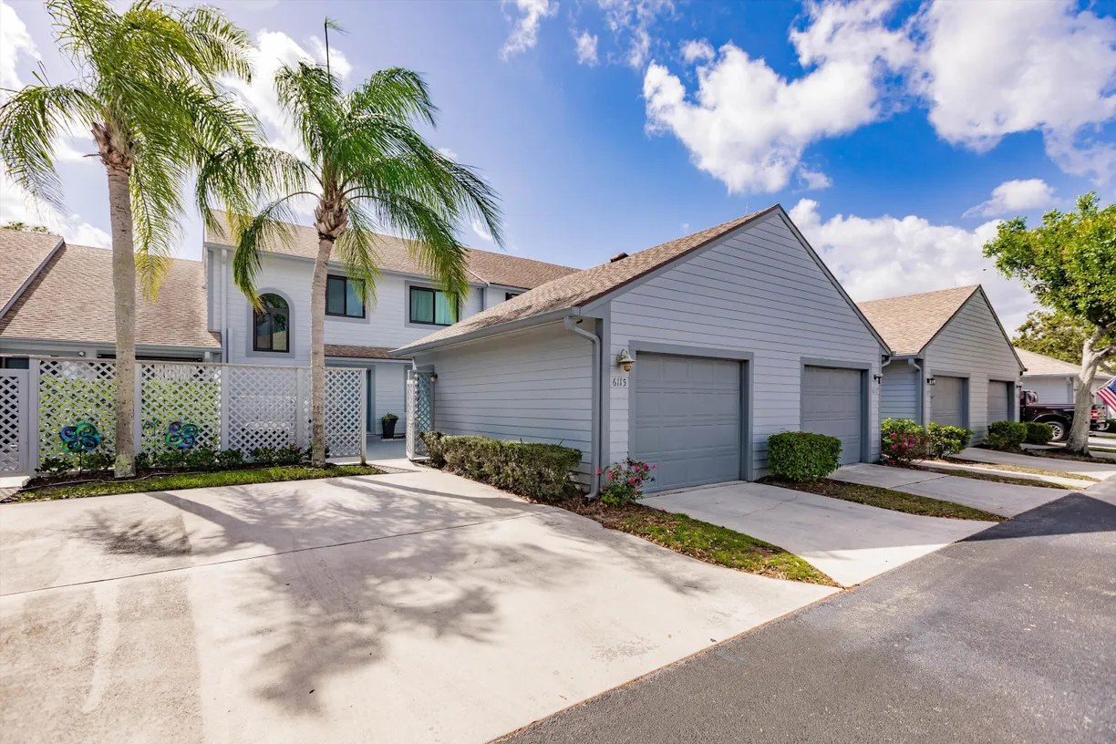 South Florida Real Estate | View 6115 SE Georgetown Place, 1006 | 2 Beds, 2 Baths