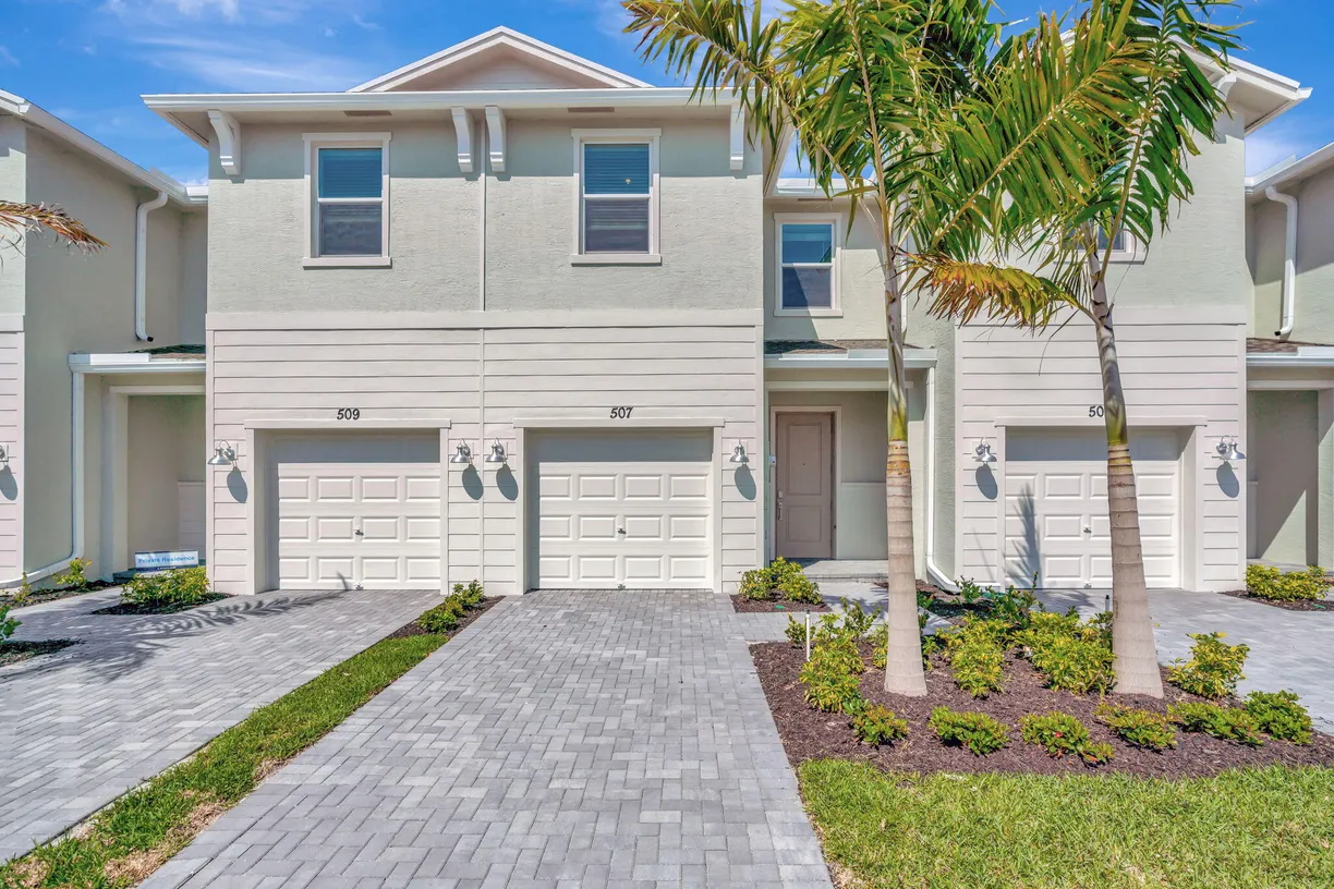 South Florida Real Estate | View 507 SE Rivergrass Street | 3 Beds, 2 Baths