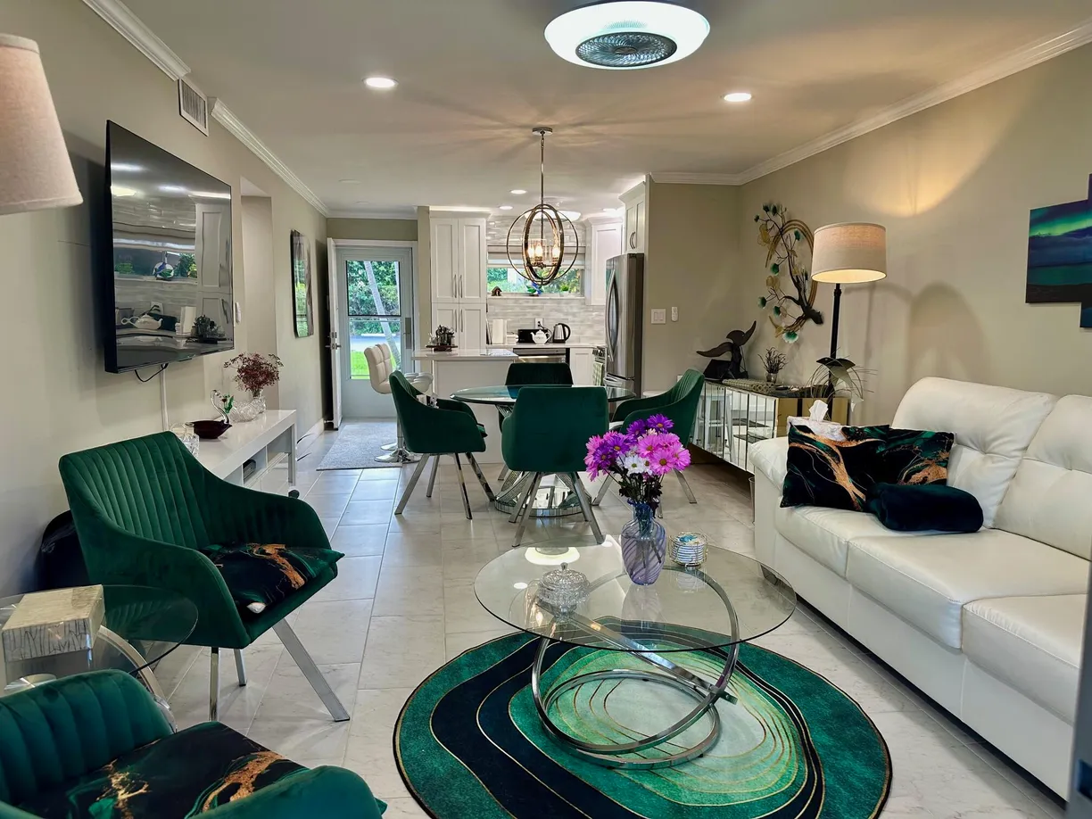 South Florida Real Estate | View 2721 Garden Drive, 105 | 2 Beds, 1 Bath