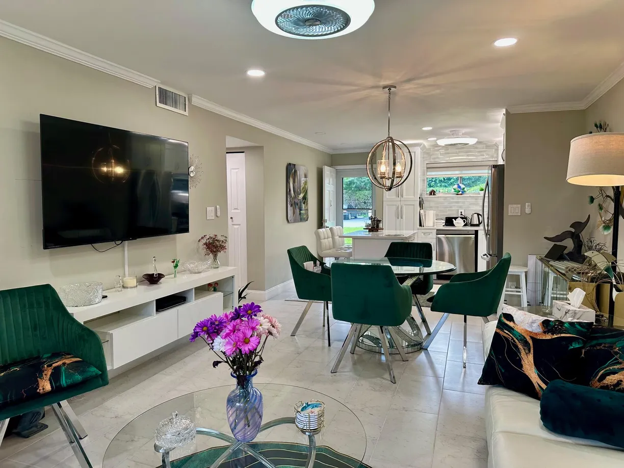 South Florida Real Estate | View 2721 Garden Drive, 105 | Listing