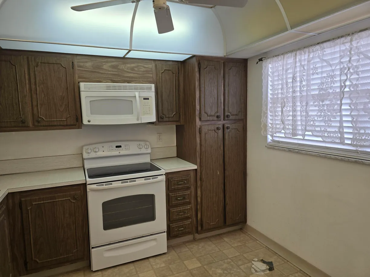 South Florida Real Estate | View 3590 Via Poinciana, 509 | 1 Bed, 1 Bath