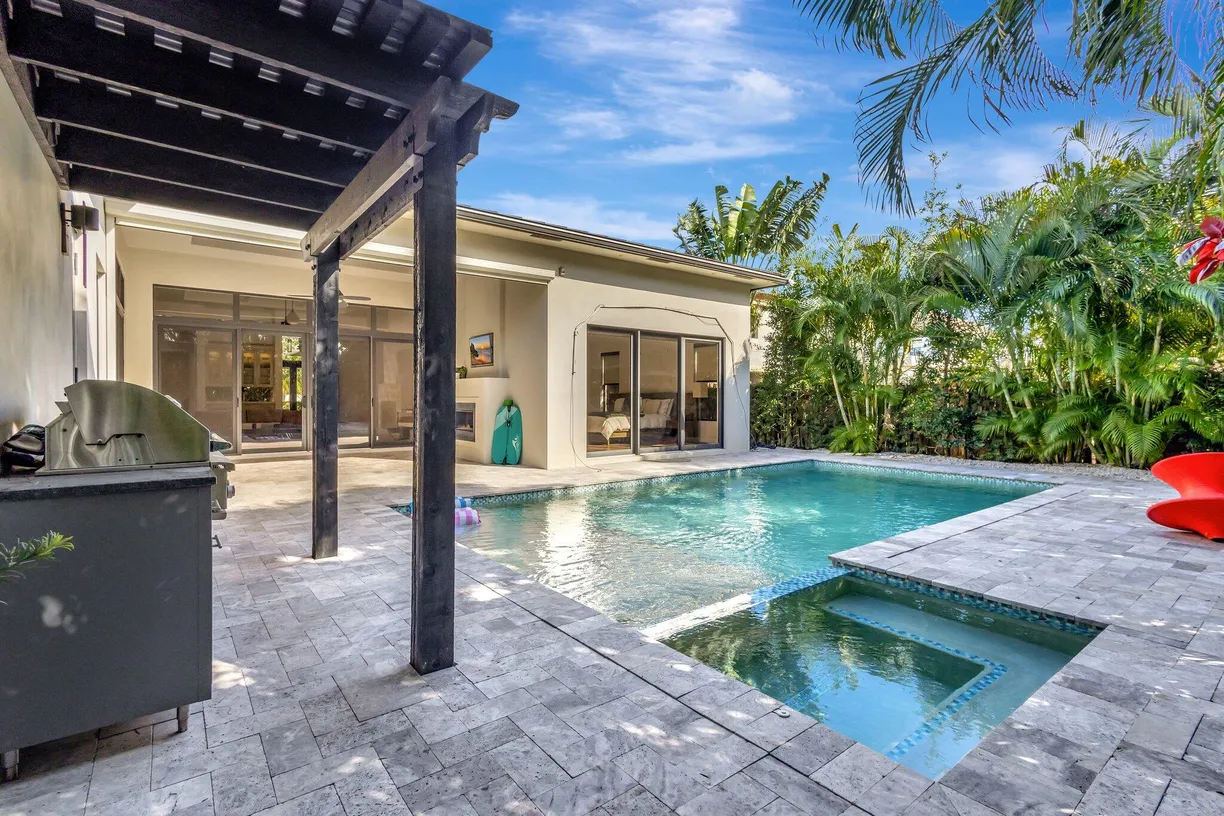 South Florida Real Estate | View 718 NW 5th Avenue | Listing