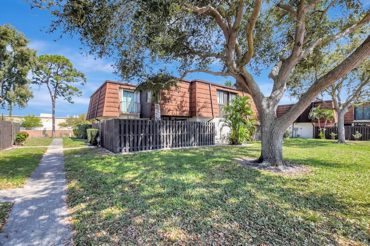South Florida Real Estate | View 2152 White Pine A Circle, A | 3 Beds, 2 Baths