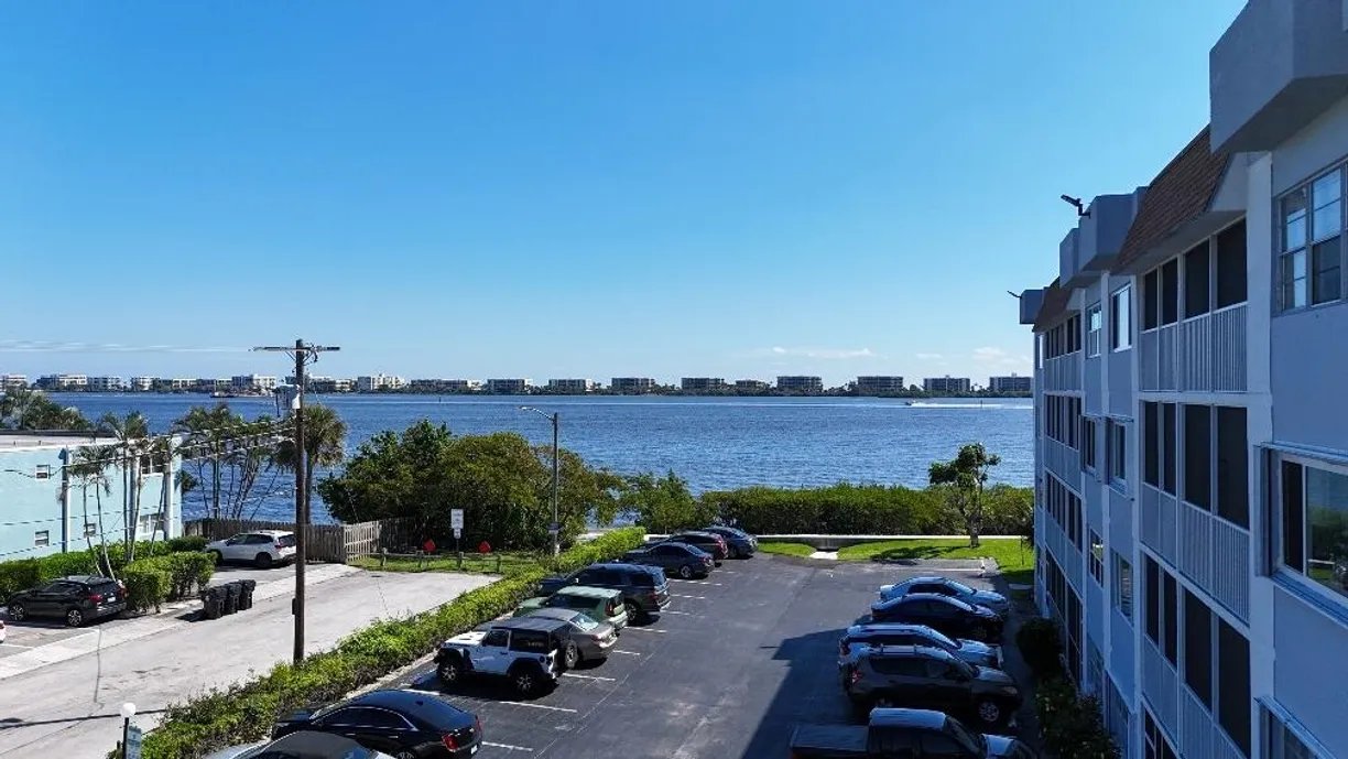 South Florida Real Estate | View 1502 S Lakeside Drive, #419 | 1 Bed, 1 Bath
