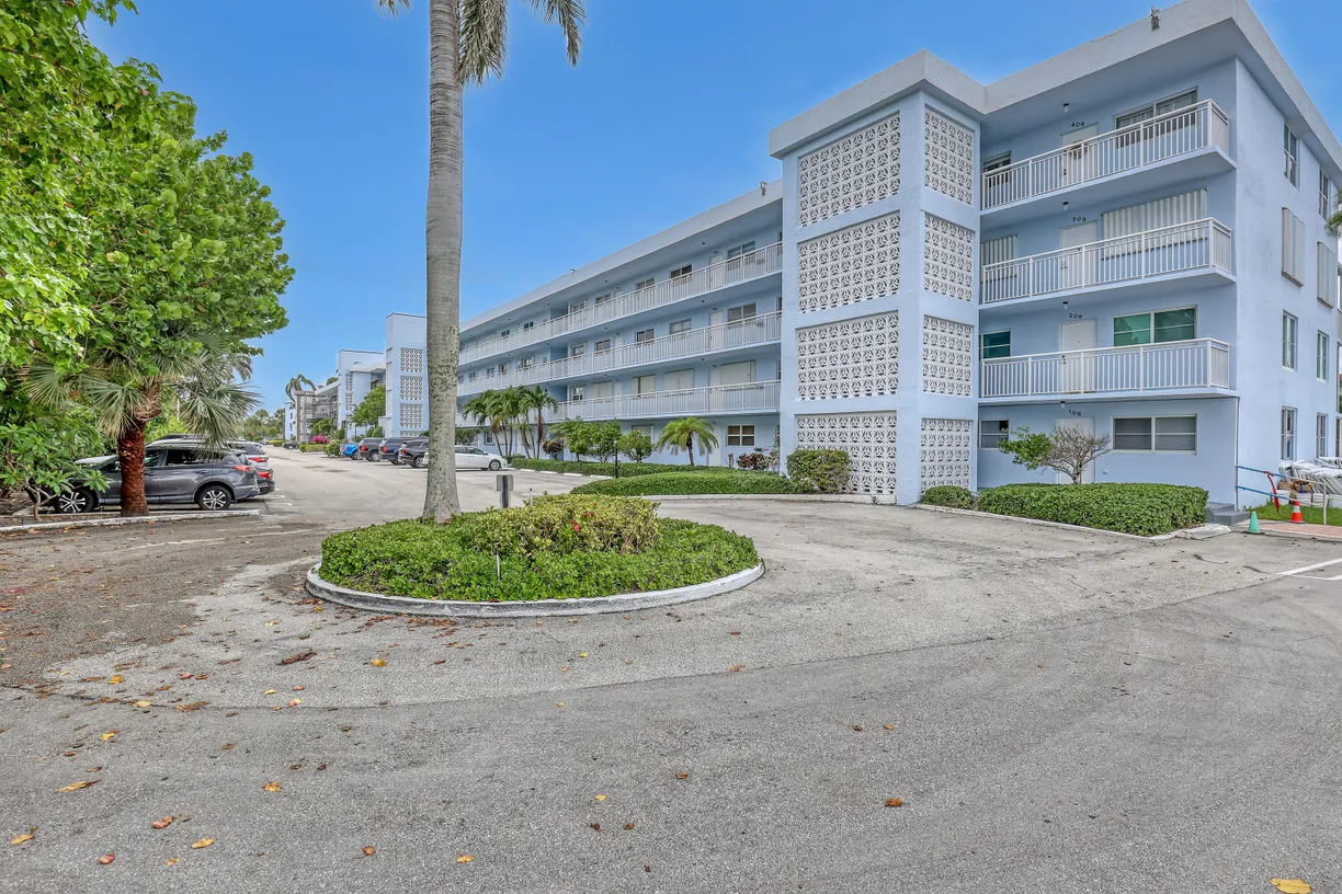 South Florida Real Estate | View 2018 S Federal Highway, 304 | 2 Beds, 2 Baths