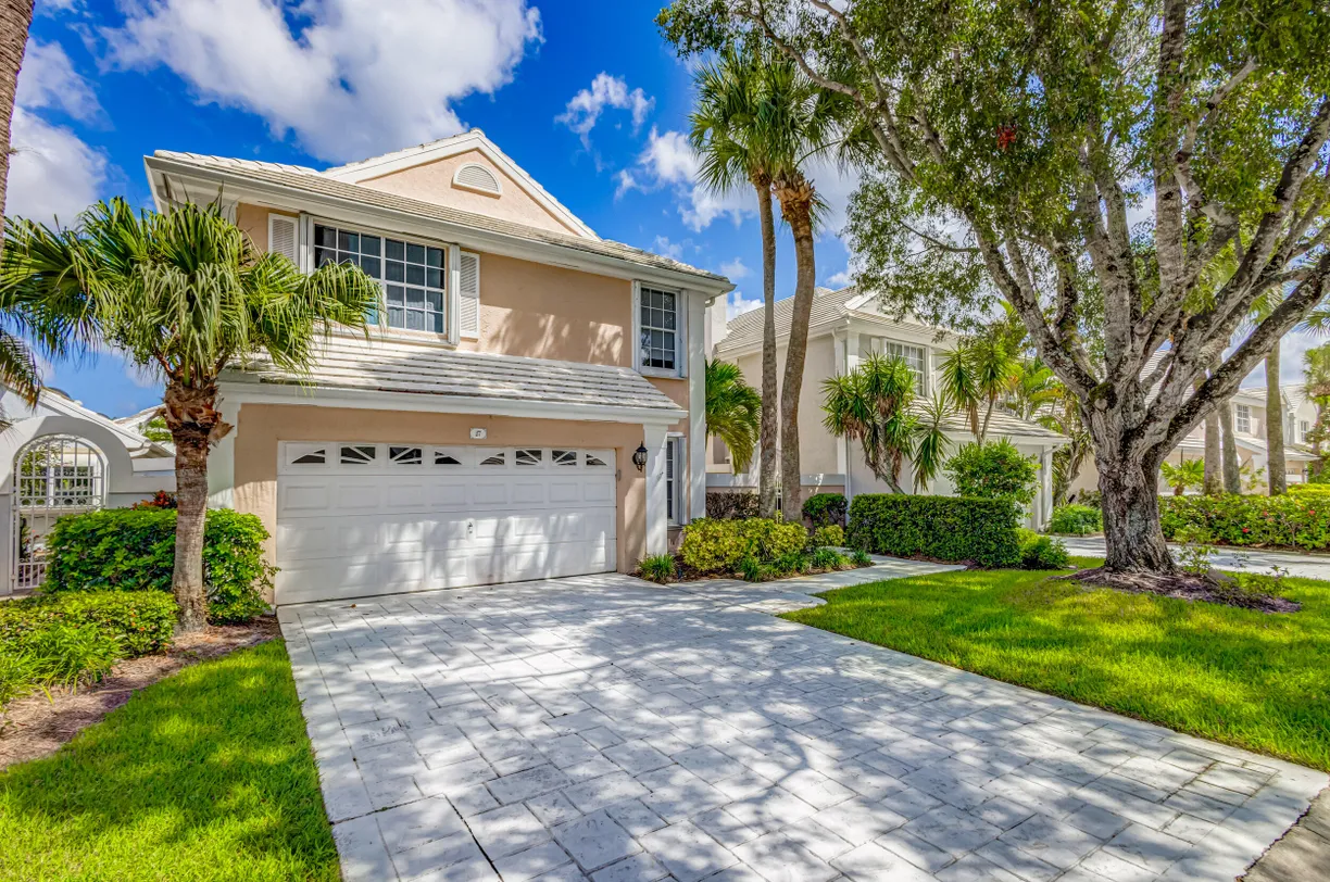 South Florida Real Estate | View 17 Selby Lane | 3 Beds, 2 Baths