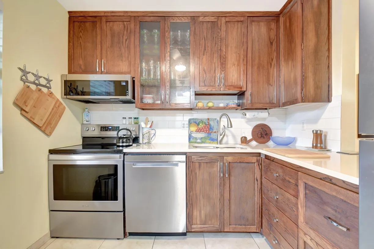 South Florida Real Estate | View 22 Abbey Lane, 208 | 2 Beds, 2 Baths