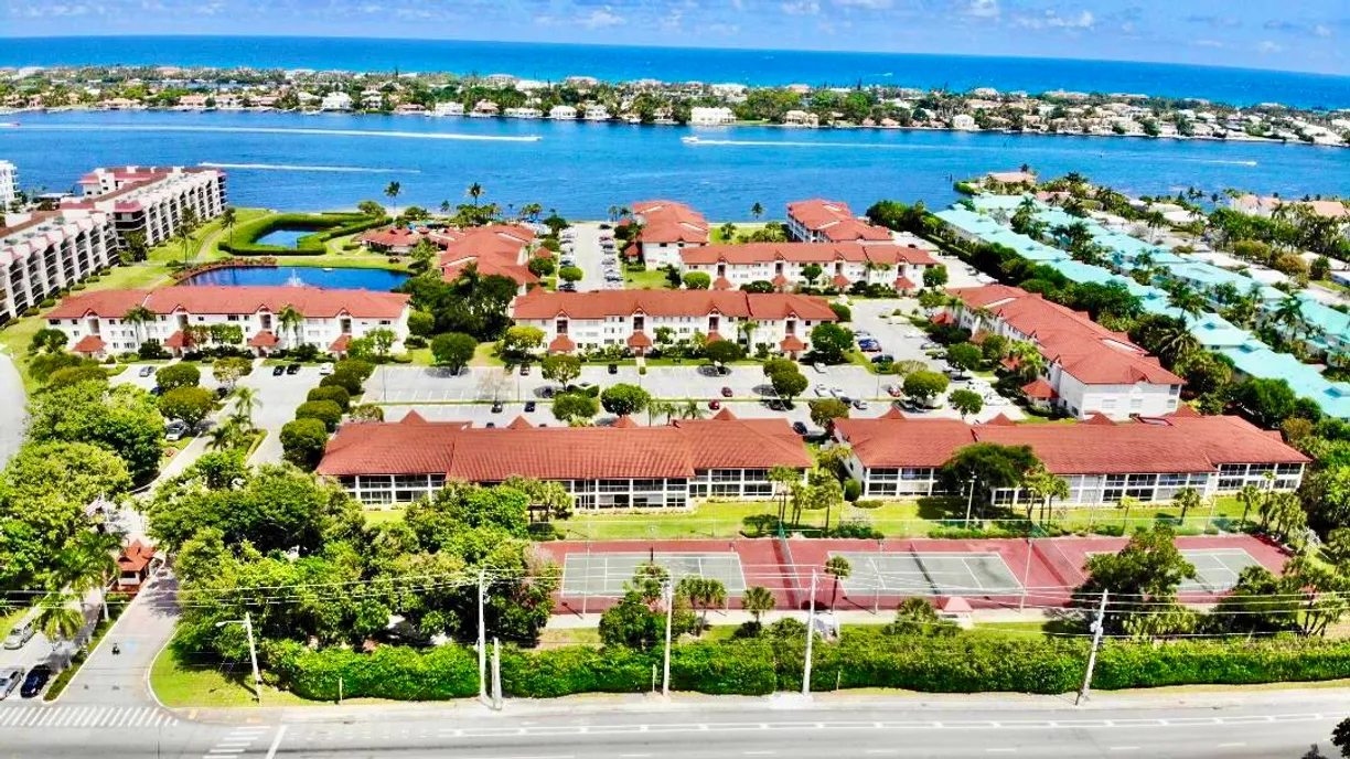 South Florida Real Estate | View 102 Half Moon Circle, F2 | Listing
