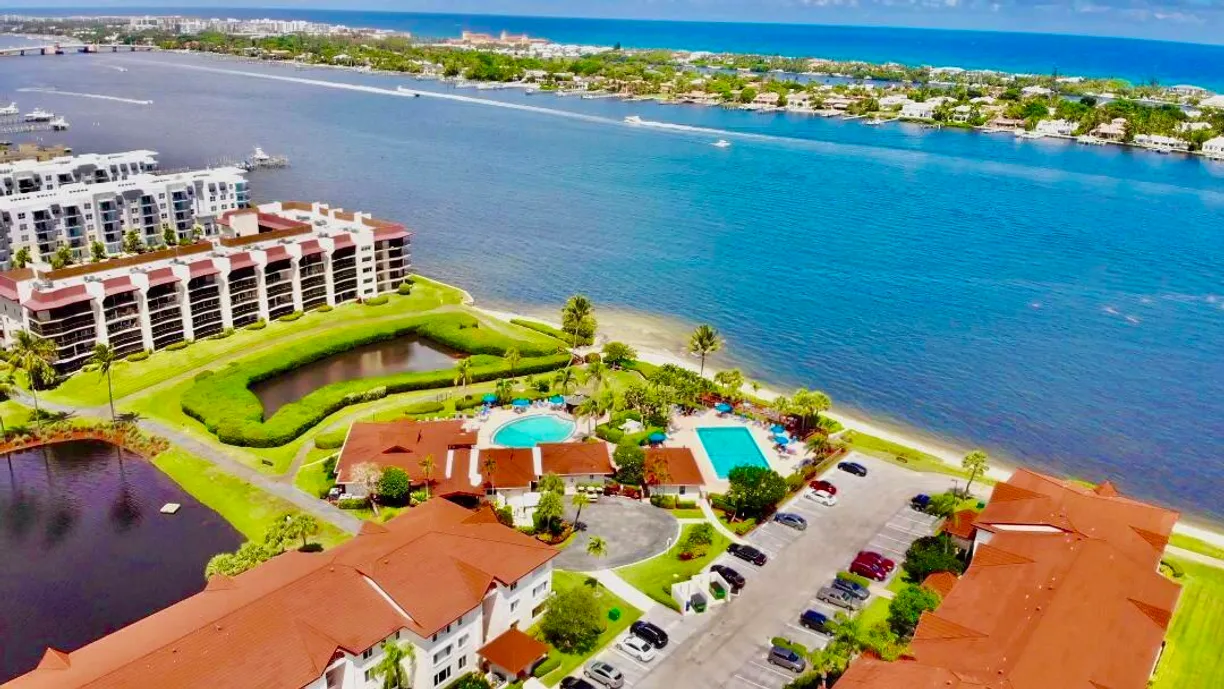 South Florida Real Estate | View 102 Half Moon Circle, F2 | 2 Beds, 2 Baths