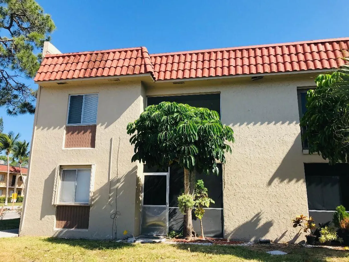South Florida Real Estate | View 6060 Forest Hill Boulevard, 207 | 1 Bed, 1 Bath