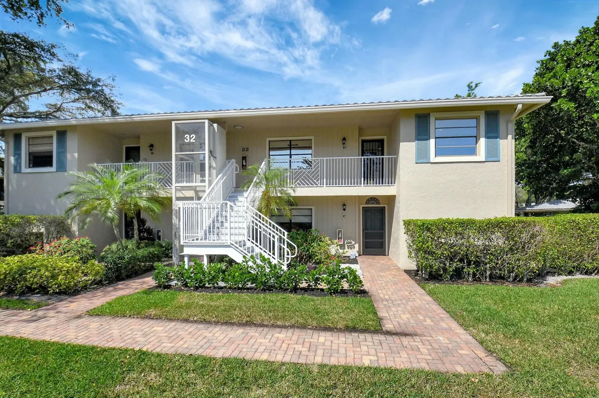 South Florida Real Estate | View 32 Westgate Lane, D | 3 Beds, 2 Baths