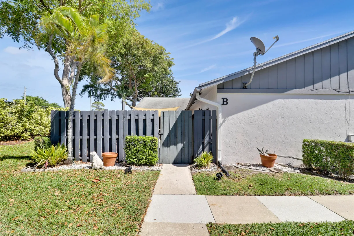 South Florida Real Estate | View 1104 Summit Trail Circle, B | 3 Beds, 2 Baths