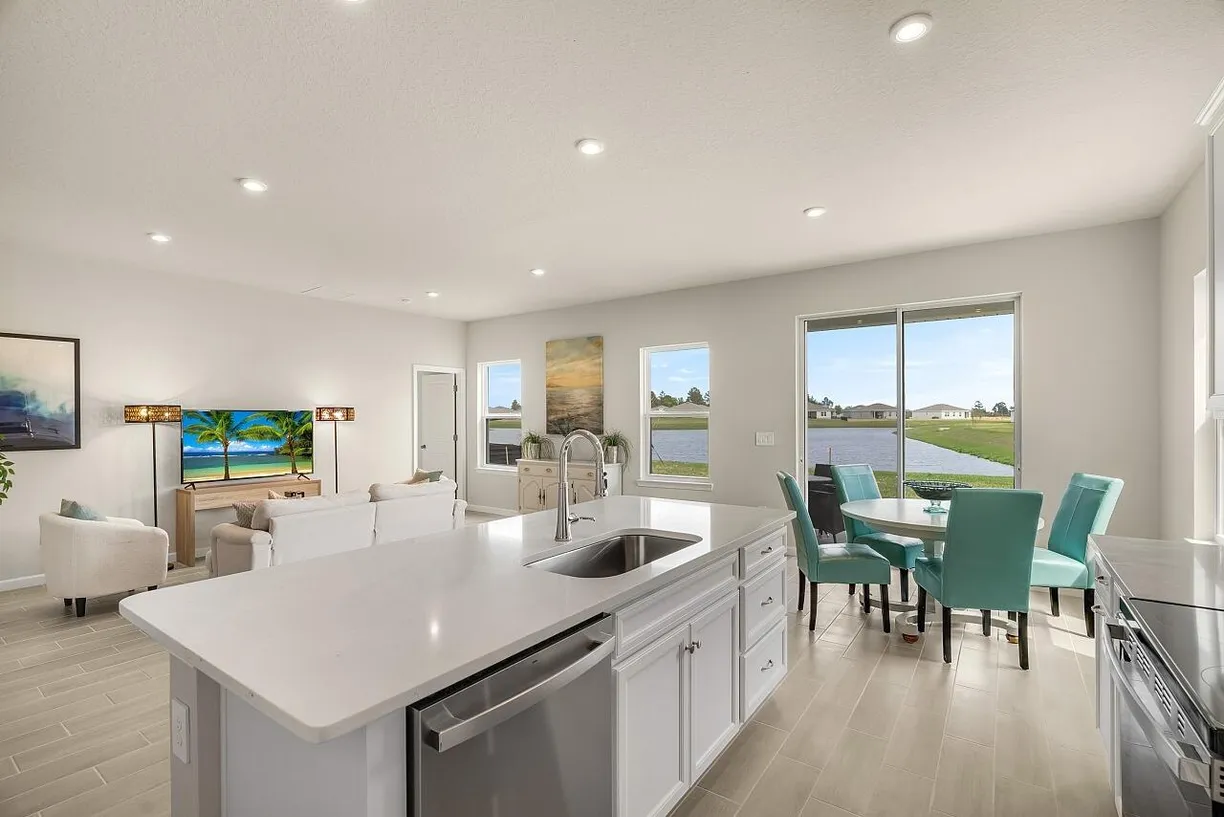 South Florida Real Estate | View 4385 Lago Circle | 3 Beds, 2 Baths