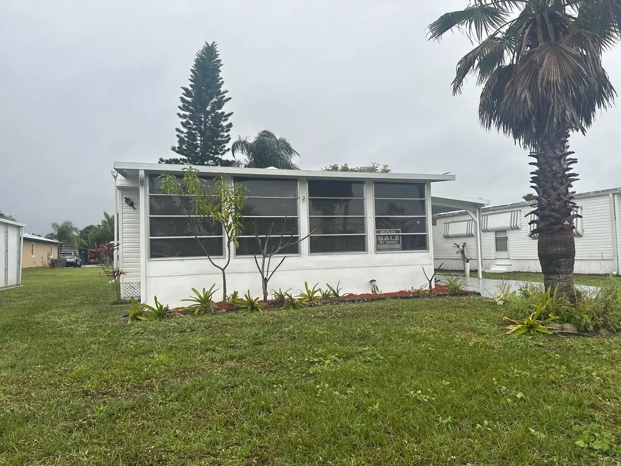 South Florida Real Estate | View 8 SE Casa Rio Road | 3 Beds, 2 Baths