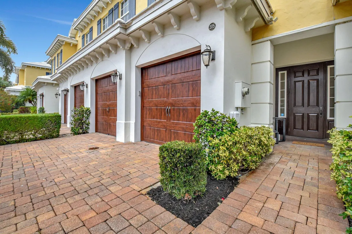 South Florida Real Estate | View 205 Mariner Court | Listing