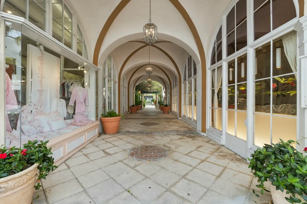 South Florida Real Estate | View 250 Worth Avenue, 4 | Listing