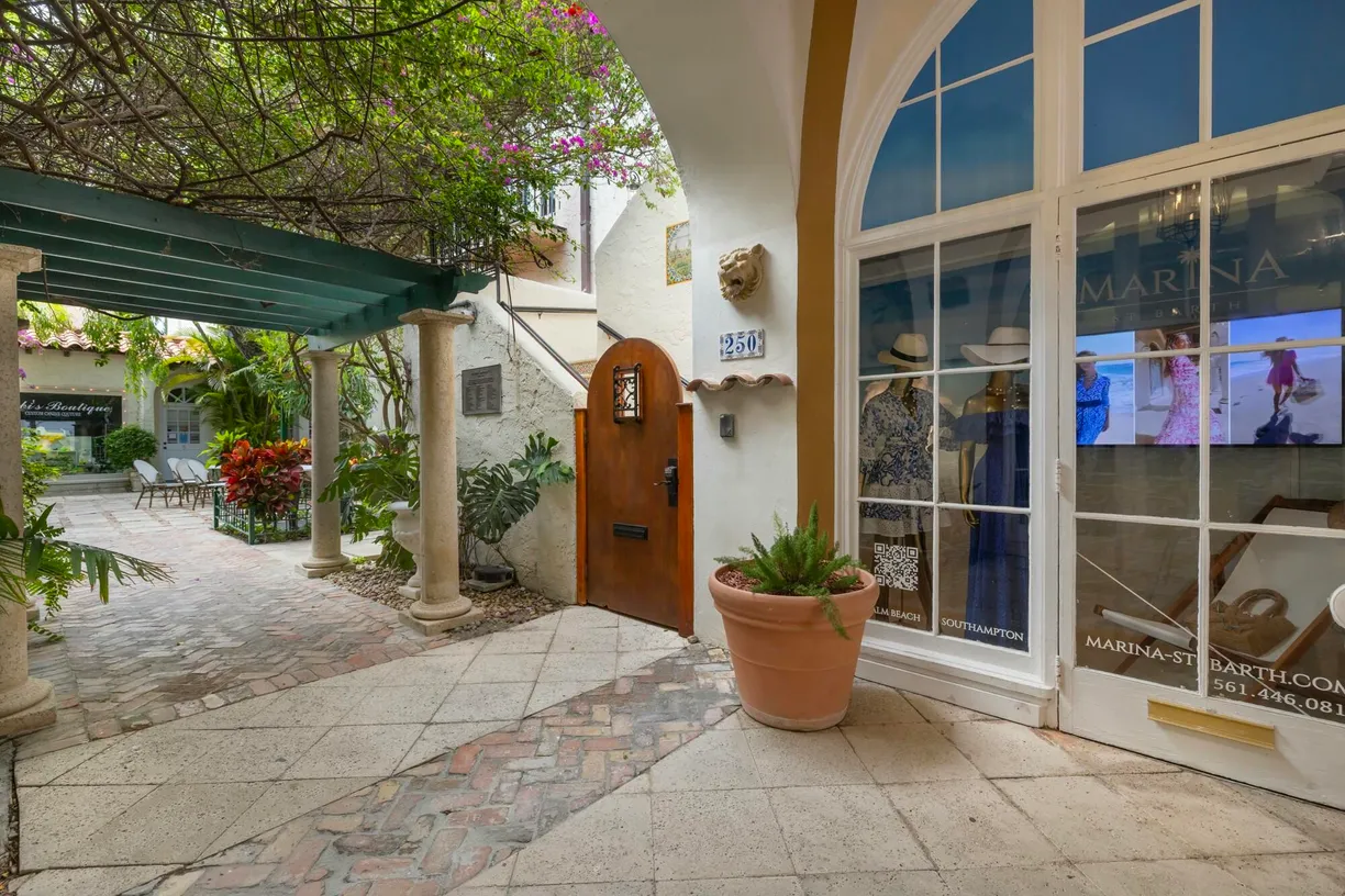 South Florida Real Estate | View 250 Worth Avenue, 4 | Listing