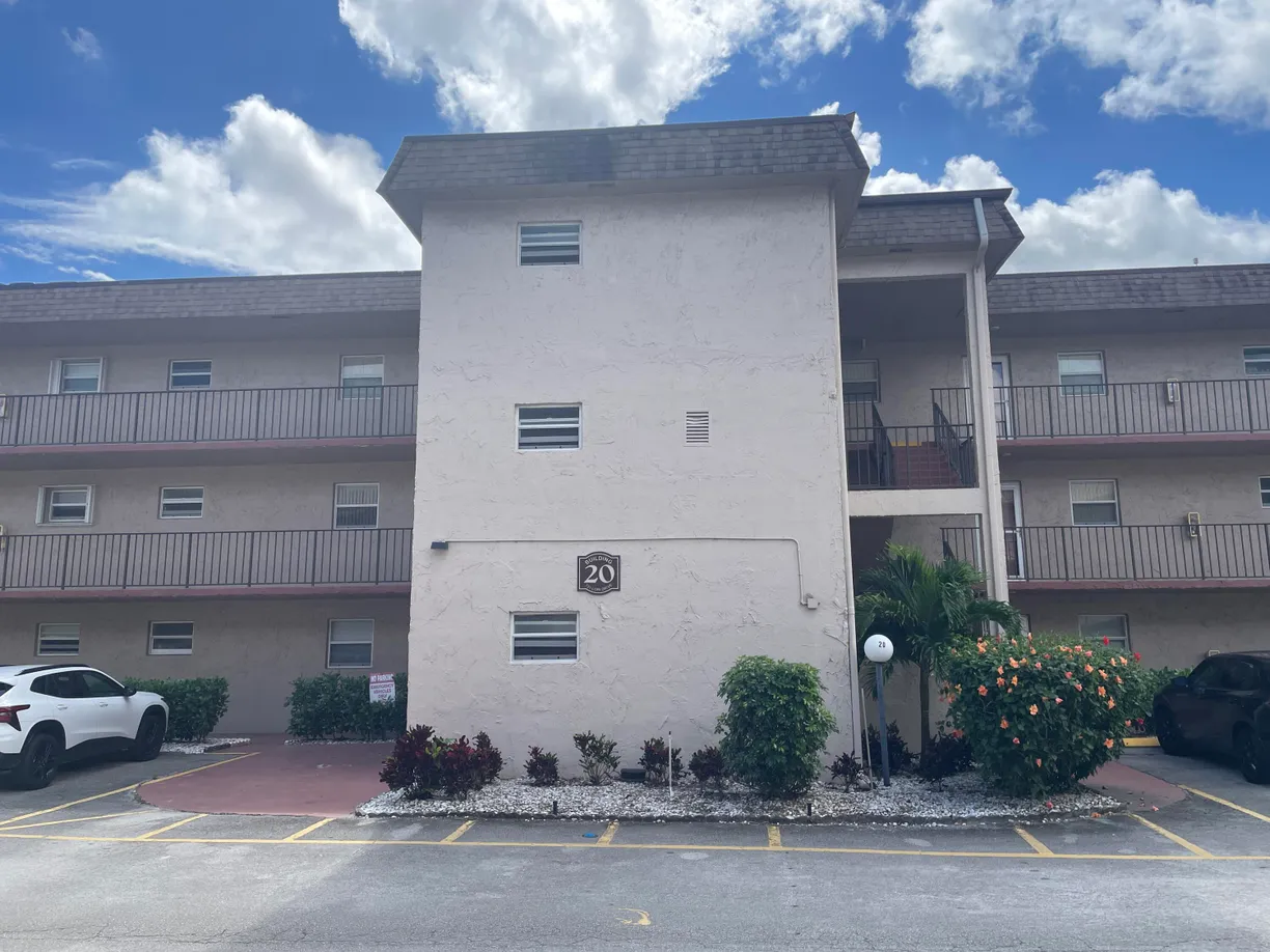 South Florida Real Estate | View 711 Lori Drive, 213 | 1 Bed, 1 Bath