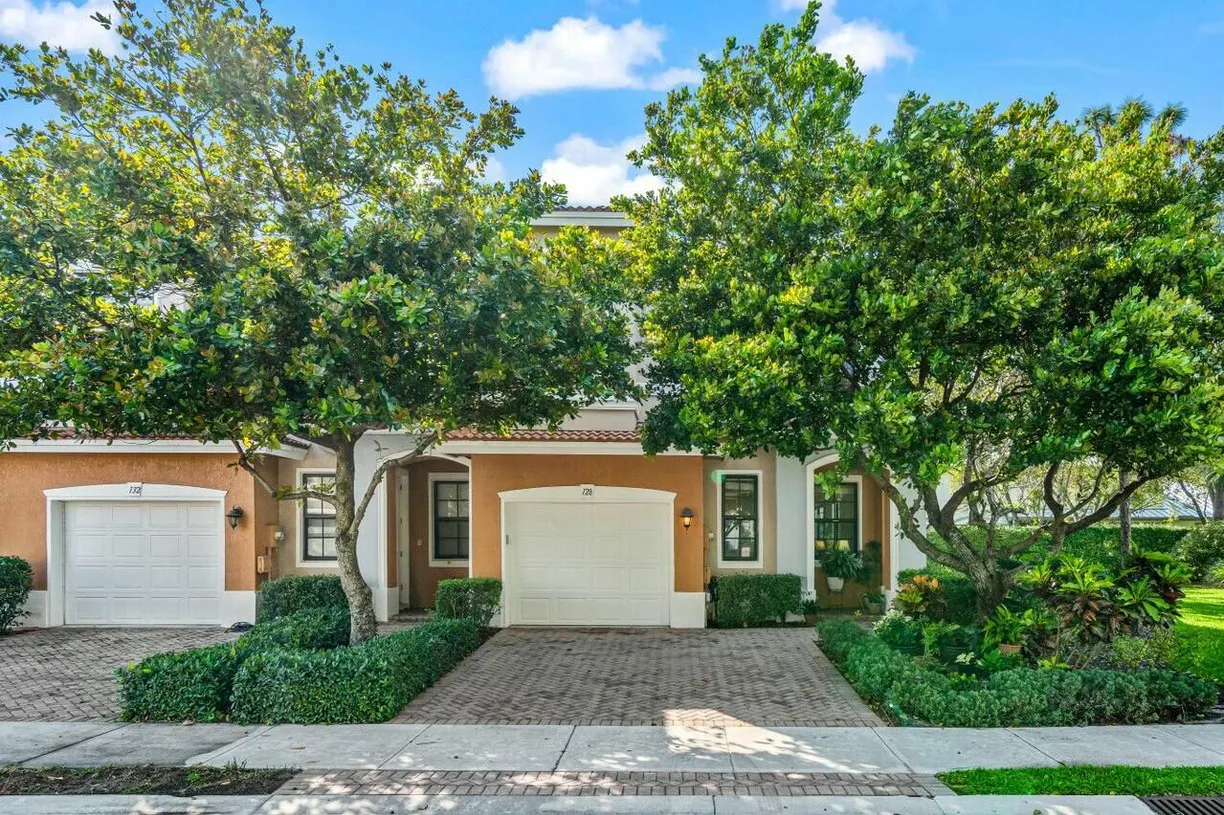 South Florida Real Estate | View 128 Gramercy Square Drive | 3 Beds, 2 Baths