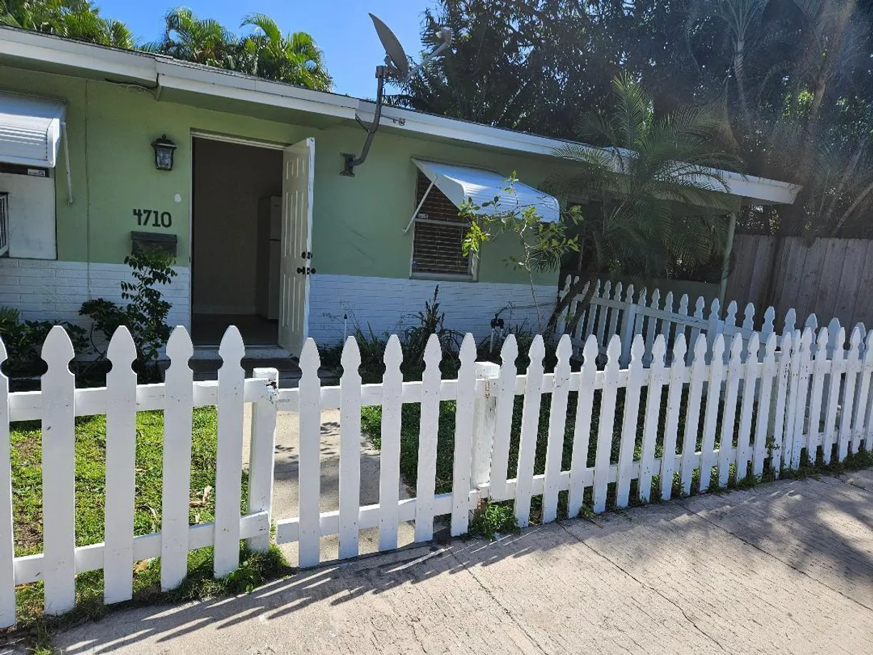 South Florida Real Estate | View 4710 Spruce Avenue | Listing