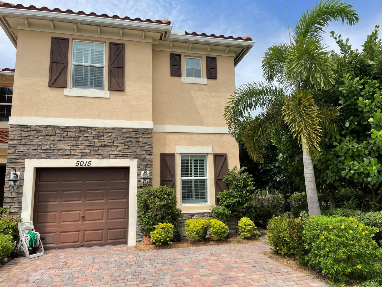 South Florida Real Estate | View 5015 Ashley River Road | 4 Beds, 3 Baths