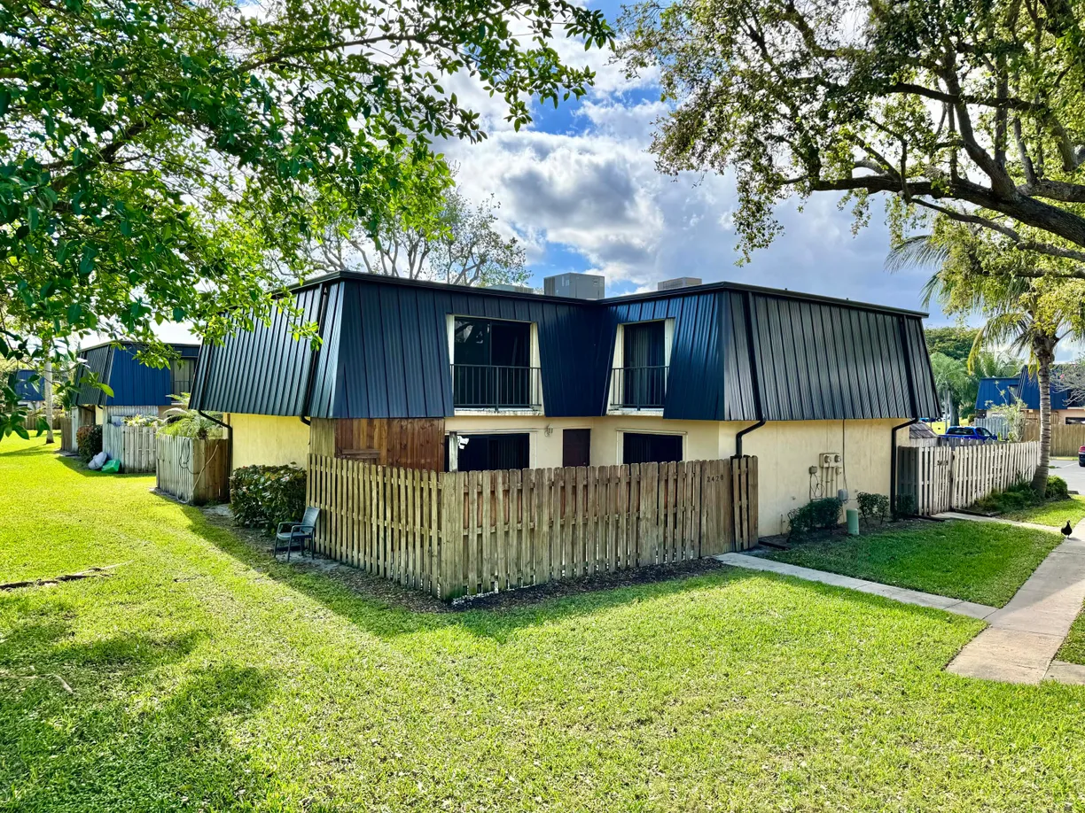 South Florida Real Estate | View 2420 Waterside Drive, 17b | 2 Beds, 2 Baths