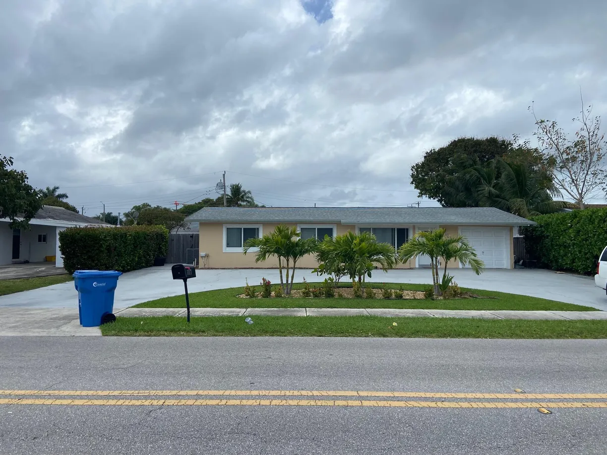 South Florida Real Estate | View 1117 S Broadway | 3 Beds, 2 Baths