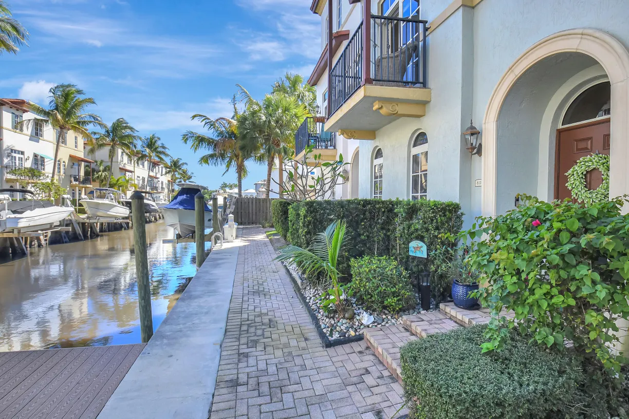 South Florida Real Estate | View 813 Estancia Way | Listing