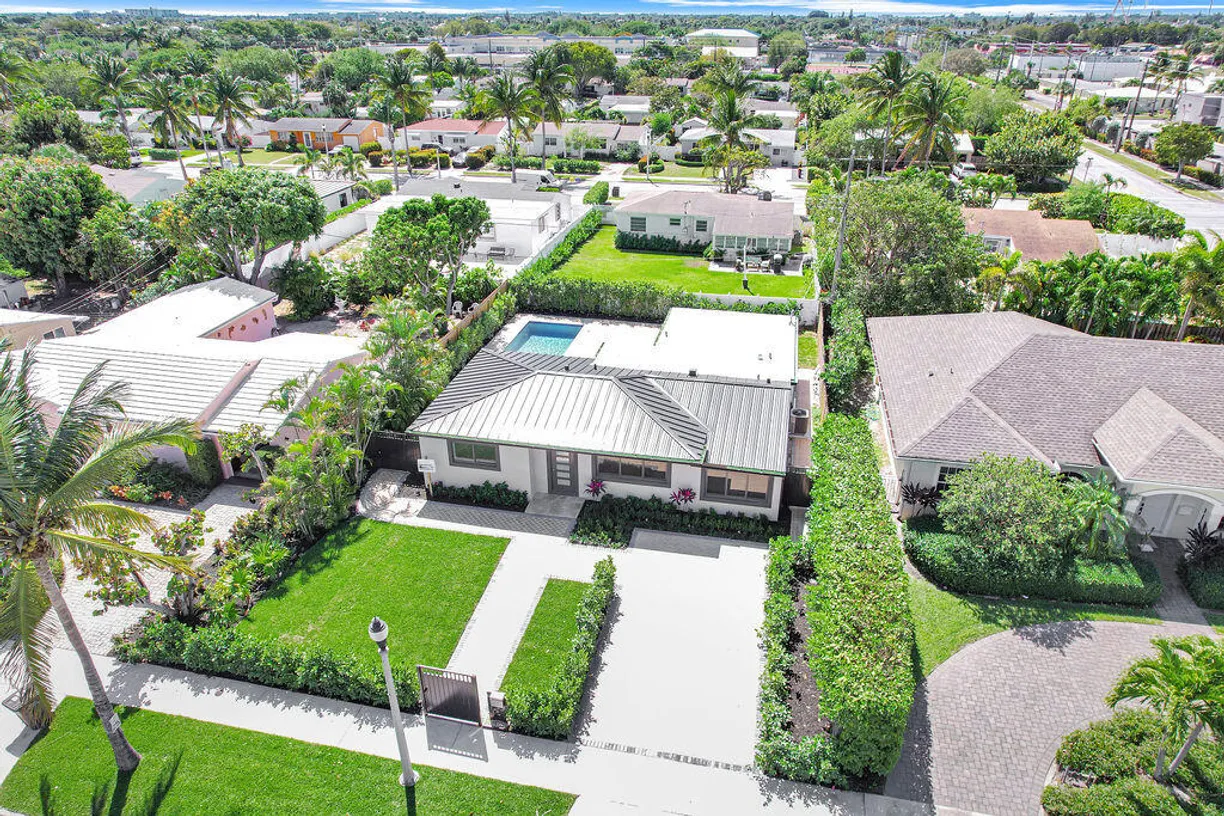 South Florida Real Estate | View 372 Forest Hill Boulevard | Listing