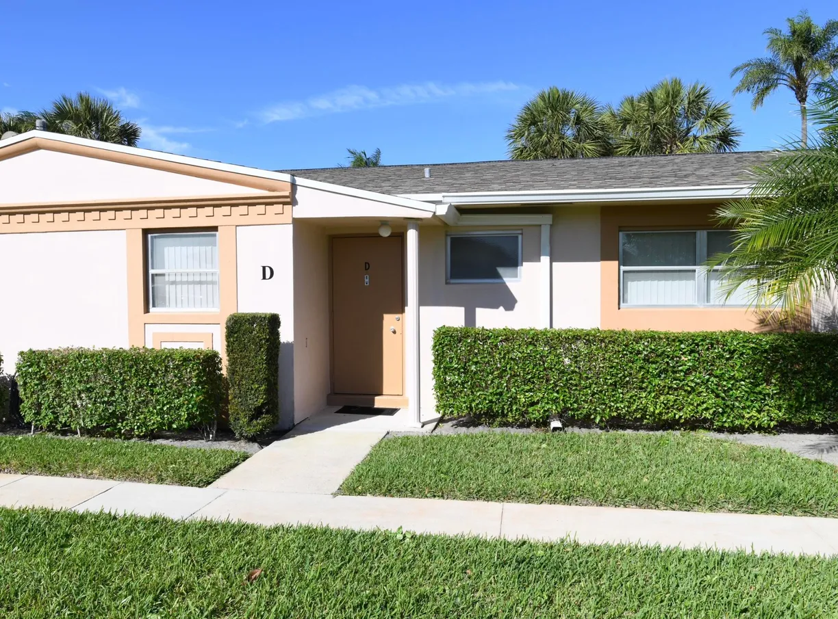 South Florida Real Estate | View 2556 Dudley Drive, Unit D | 2 Beds, 1 Bath
