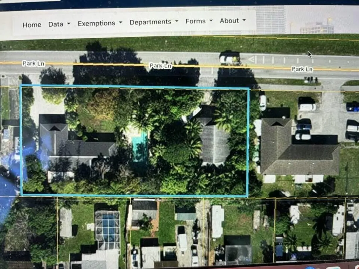 South Florida Real Estate | View 4410 Park Lane | 2 Beds, 2 Baths