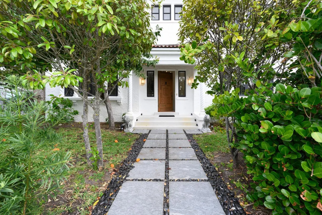 South Florida Real Estate | View 1629 S Lakeside Drive | Listing