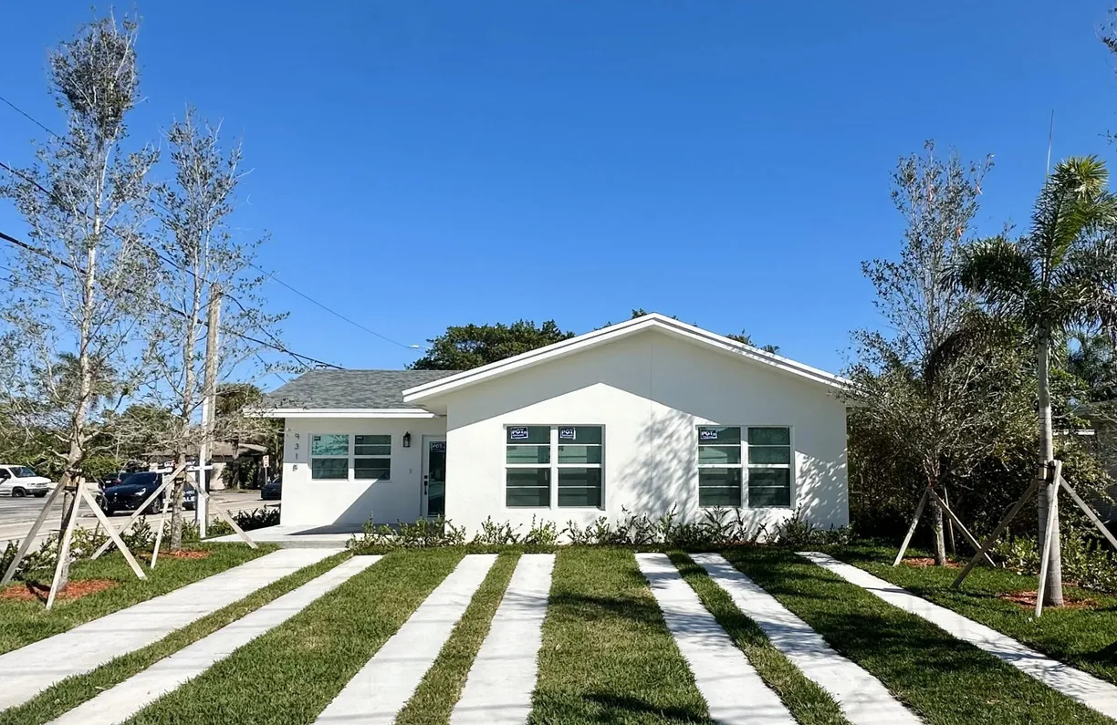 South Florida Real Estate | View 931 N J Street, B | 3 Beds, 2 Baths